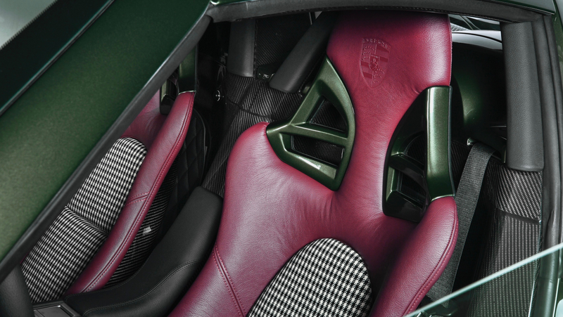Illustration for article titled Fun Fact: This Porsche Carrera GT Is Green